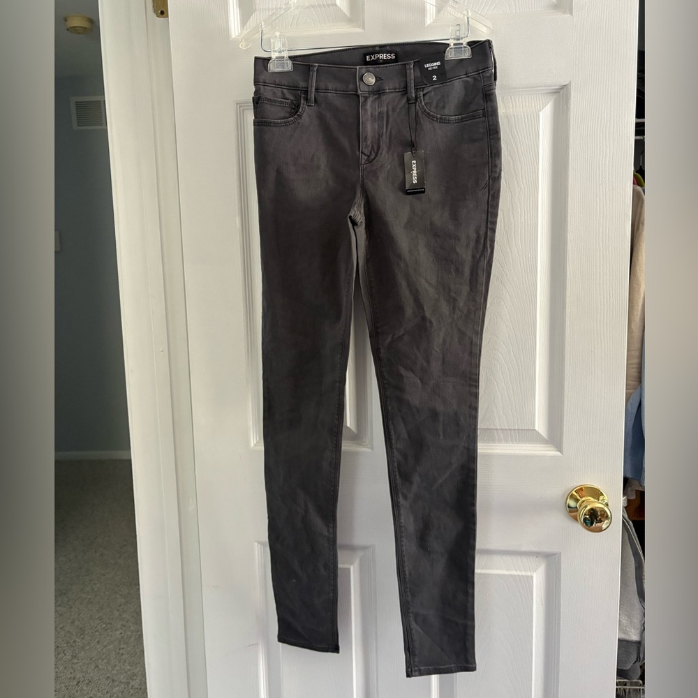 Express Mid Rise Legging Jeans – Size 2 – NWT EVERYTHING MUST GO